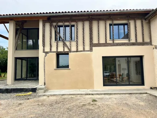 Bardage d'une ancienne façade de maison à Mirande, Auch, Façade Festi-Max