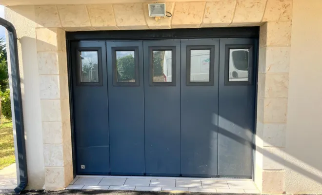 Finition imitation pierre pour encadrement de garage et porte fenêtre à Montaut, Auch, Façade Festi-Max