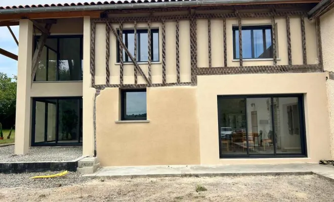 Bardage d'une ancienne façade de maison à Mirande, Auch, Façade Festi-Max