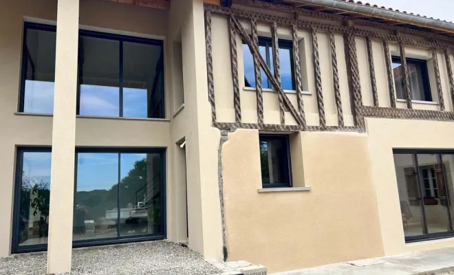 Bardage d'une ancienne façade de maison à Mirande, Auch, Façade Festi-Max